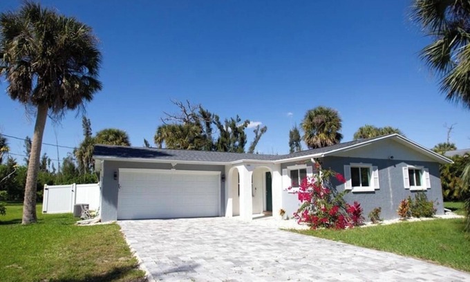 Saint James City Cottage | Cozy and warm 3-bedroom cottage with a pool in the island
