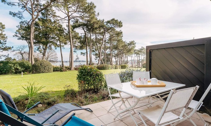 La Trinite-sur-Mer Apartment | Cozy apartment with parking in La Trinité-sur-Mer