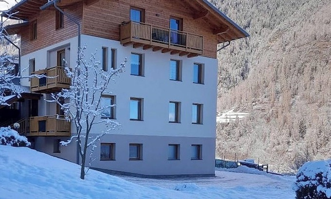 Almazzago Apartment | Cozy Apartment “Casa Penasa 1”with Mountain View, Wi-Fi & Garden
