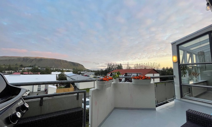 Mosfellsbaer Condo | Cozy apartment in Mosfellsbær with mountain views, ideal for couples or families