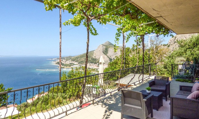 Borak Apartment | Cozy apartment in Omis with WiFi
