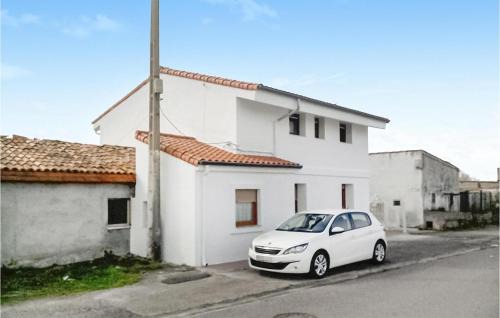 Monte Apartment | Cozy Apartment In Santander With Kitchen