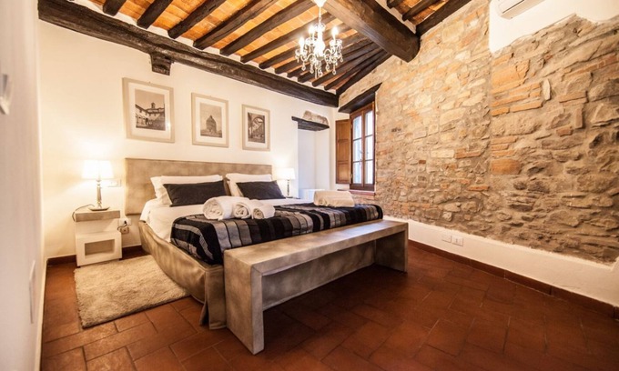 Colle di Compito Apartment | Cozy Apartment in the Tuscan Hills