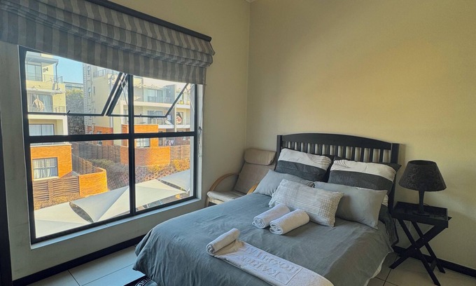 Greater Johannesburg Metropolitan Area Apartment | Cozy apartment in welcoming Fourways 1bed wifi 4km to Monte Casino 24/7security