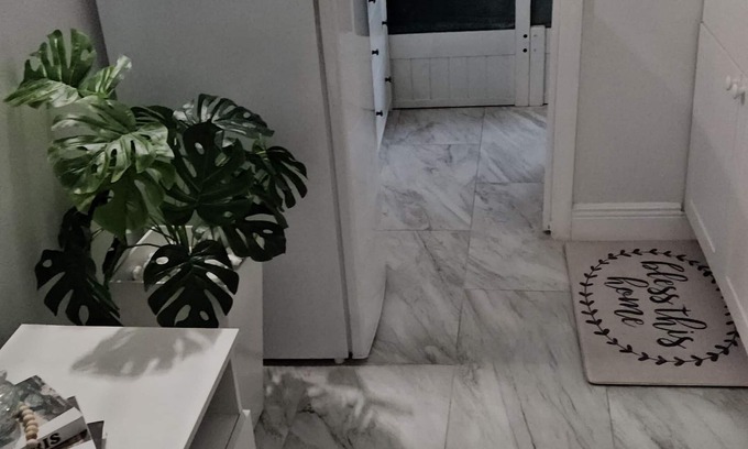 Ludlam Apartment | Cozy Apartment With Space for 4. Lovely and Quite Neighborhood