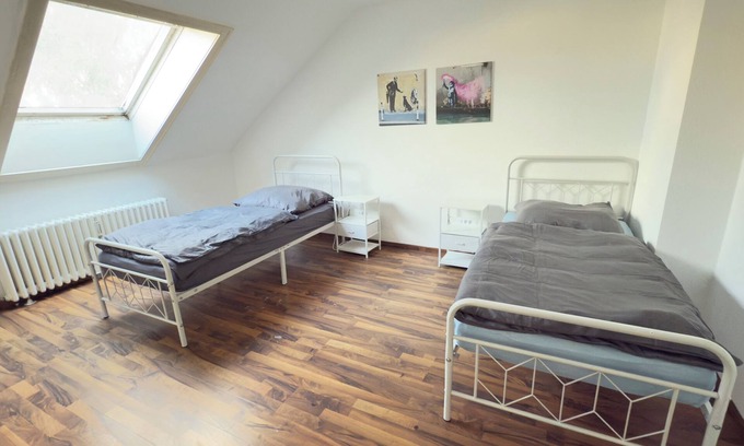 Leverkusen Apartment | Cozy apartment with 2 single beds & kitchen in Leverkusen