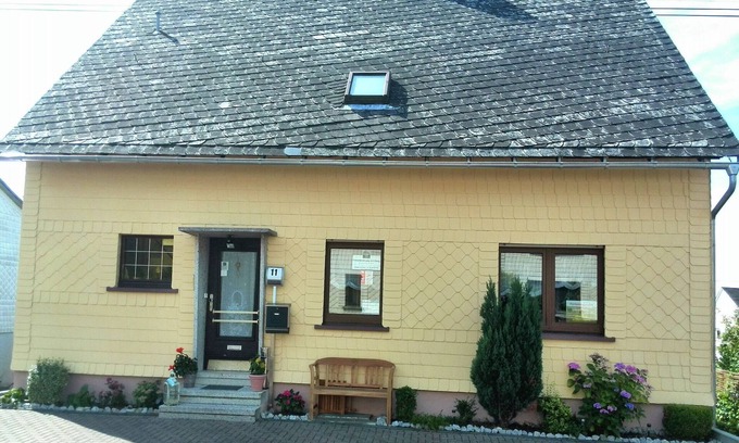 Nisterau Apartment | Cozy Apartment with Private Garden in Nisterau