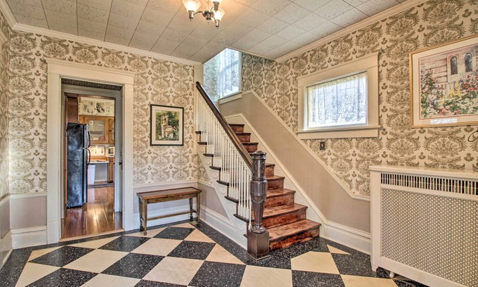 Appleton Cottage | Cozy Appleton Getaway w/Screened-in Porch + Yard!