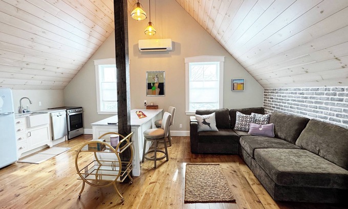 Camden Apartment | Cozy, Artful, Classic Maine Studio Apartment