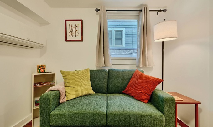 Mount Washington Apartment | Cozy, artsy 2-bedroom, private apartment with WiFi, AC in vibrant Baltimore