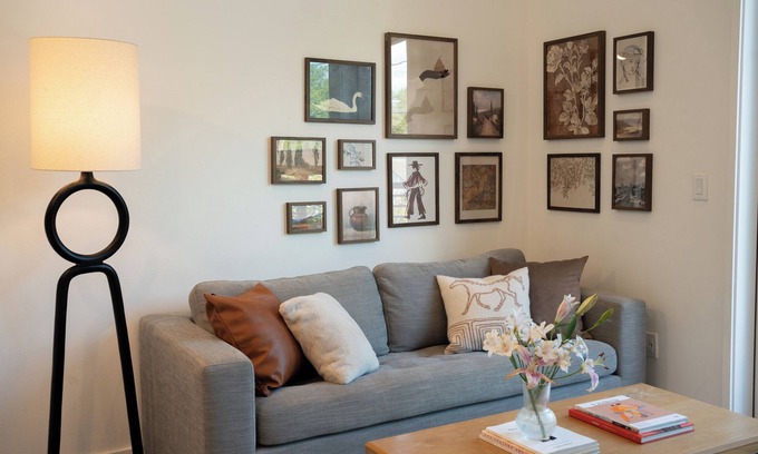 East Cesar Chavez Condo | Cozy Artsy Loft Near Lady Bird Lake/Downtown