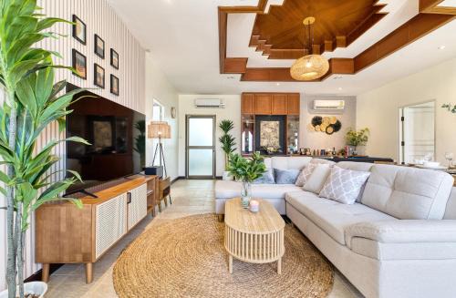 South Pattaya Villa | Cozy Asian house pool villa Pattaya 4 bedroom,Pet friendly