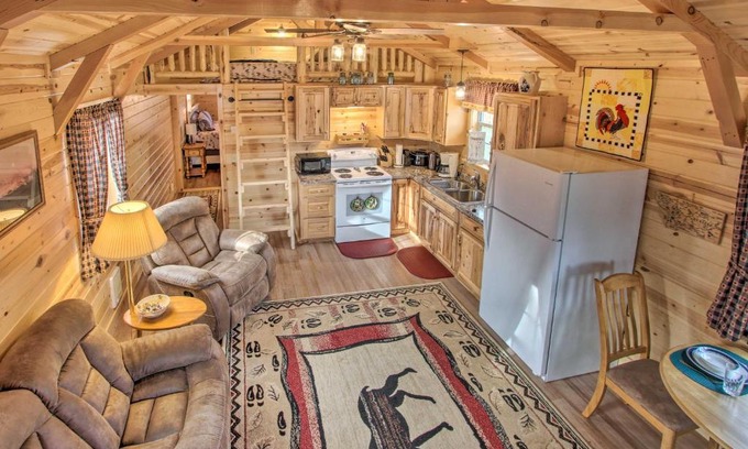 Augusta House | Cozy Augusta Cabin with Grill - Walk to Main St