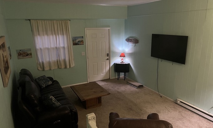 Willoughby Spit Cottage | Cozy Bay View - BeachSide, Pet Friendly, Wi-Fi