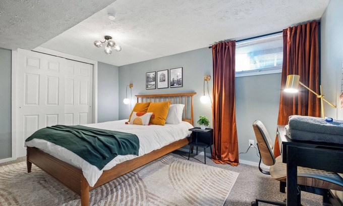 Morton Meadows House | Cozy BDRM Near UNMC/Blackstone - Shared House