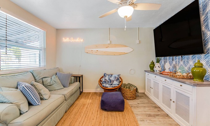 Sunny Shores House | Cozy beach house - 5 min walk to the beach (Pet-Friendly!)