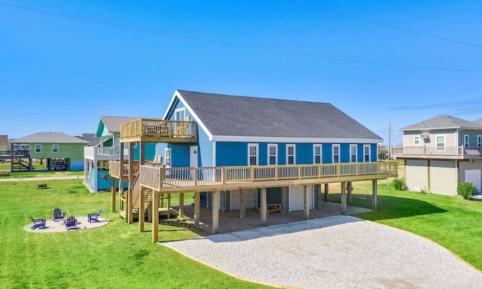 Crystal Beach House | Cozy Beach House with Game Room, Near the Beach