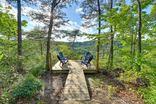 Heidelberg House | Cozy Beattyville Cabin with Fire Pit and Hot Tub