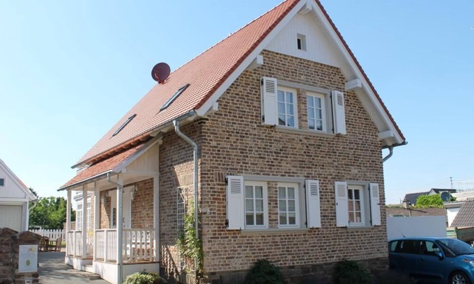 Dersdorf House | Cozy brick house with garden near Cologne Bonn Phantasialand Christmas market
