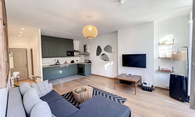 Le Suquet Apartment | Cozy Bright 2BR flat Old Port & Palais des Festivals 1 mn Olam Properties
