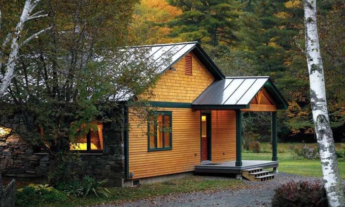 Bridgewater Corners Cabin | Cozy Brookside Cabin with Hot Tub | Woodstock VT