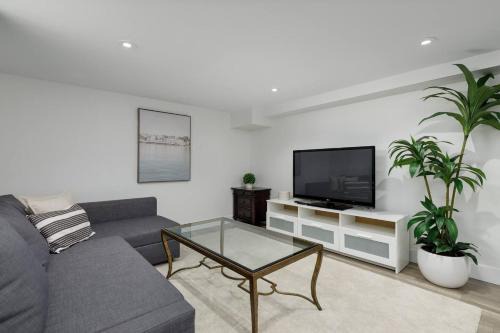 Dunbar House | Cozy Bsmt Suite Near Ubc, Kits, And Dt Vancouver