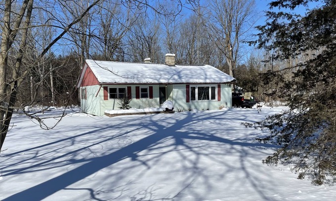 Mono House | Cozy Bungalow Nestled In The Heart Of Hockley Valley 1Hour From Pearson Airport!