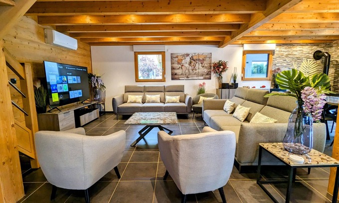 Dommartin-les-Remiremont Cottage | Cozy chalet with sauna and spa in the Vosges