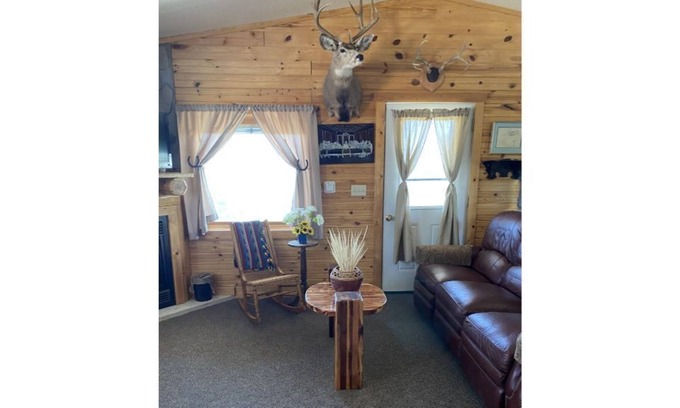 Max Cabin | Cozy Cabin Getaway with Lake view