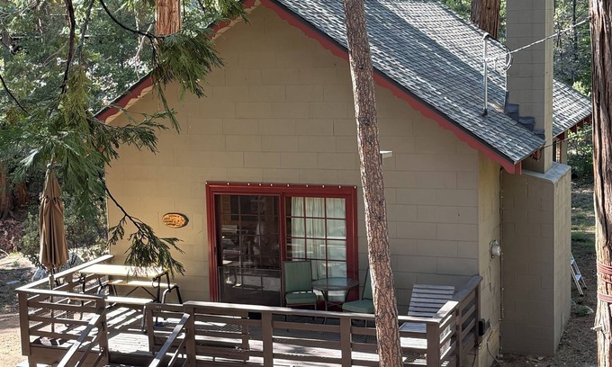Idyllwild Cabin | Cozy cabin in the woods - Close to the arts/music & village, Pet friendly, Wifi