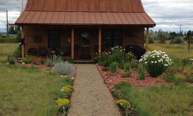 Bozeman Cabin | Cozy cabin in a beautiful mountain valley close to hiking, golf, airport