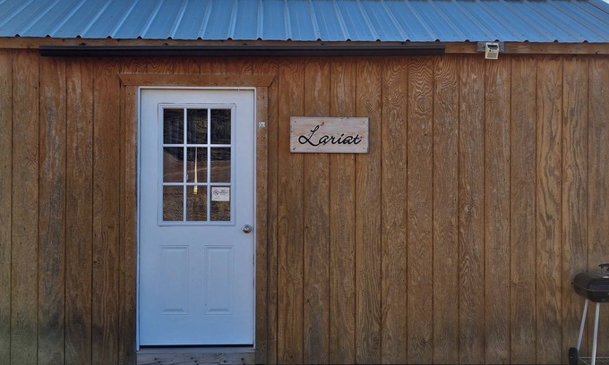 La Sal Cabin | Cozy cabin in lovely La Sal with WiFi, AC/Heating,Kitchen,grill,firepit and more