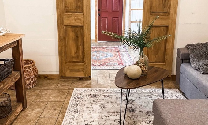 Washington Parish Cabin | Cozy cabin in serene natural setting. Rustic charm with modern amenities!