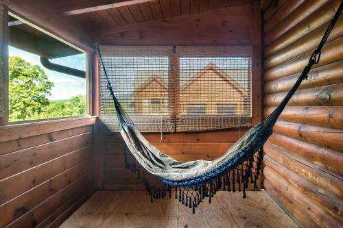 Pigeon Forge House | Cozy Cabin Near Smoky w Resort Pool & Grill