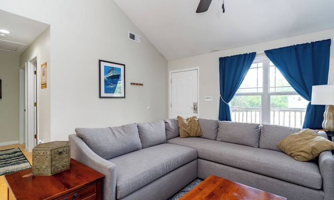 Taylorsville Cabin | Cozy cabin w/pool & hot tub! Close to Taylorsville Lake Marina & Bourbon Trails