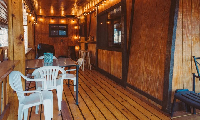 Pinetop-Lakeside Cabin | Cozy cabin with a beautiful wrap-around porch