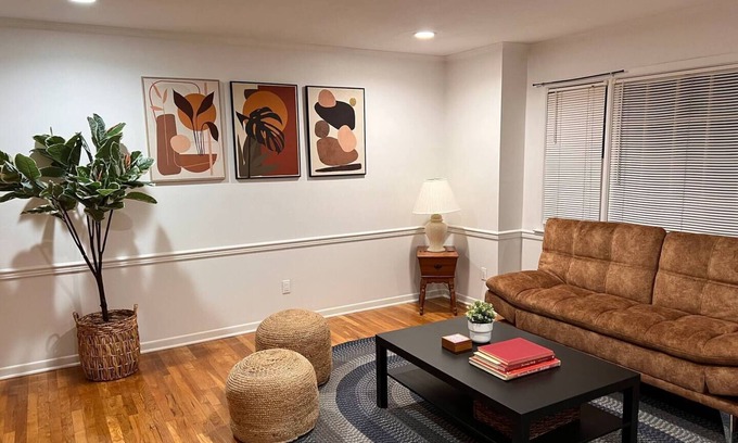 Stone Tavern House | Cozy & Calming Retreat close to NYC & Philadelphia, 15 min from Princeton