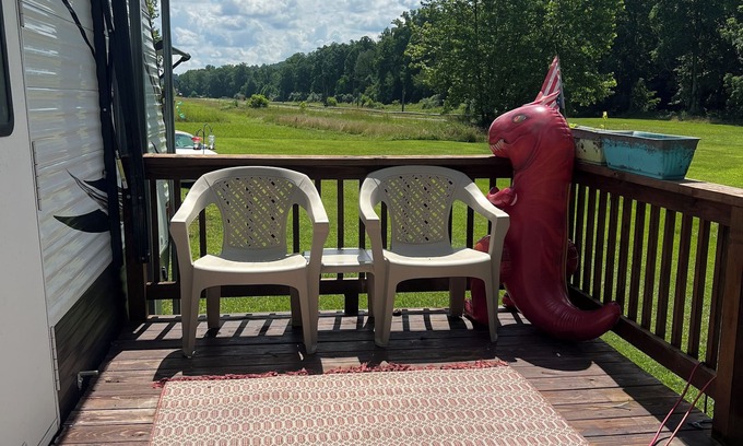 Nora RV Rental | Cozy campground in serene Coeburn with AC