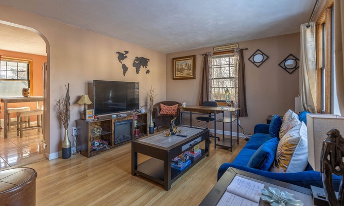 New Britain House | Cozy Cape Close to Farmington, Plainville & Downtown New Britain