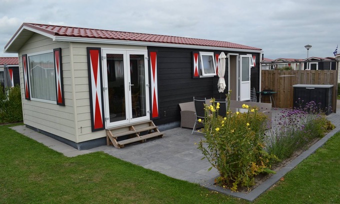 Serooskerke Ski Chalet | Cozy chalet in Zeeland not far from the beaches, Veere, Domburg, Oostkapelle