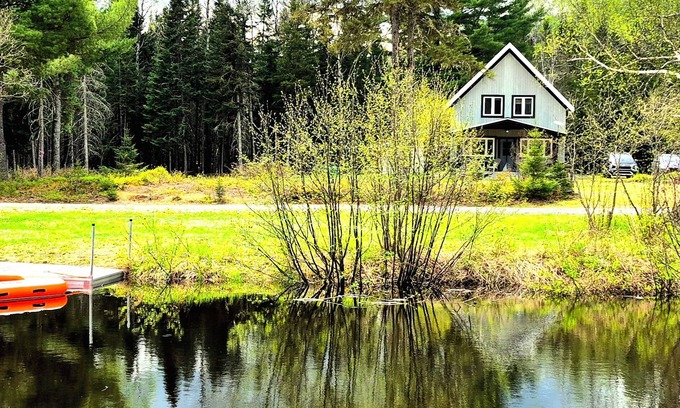 La Macaza Ski Chalet | Cozy chalet surrounded by pure nature with no neighbors in sight.