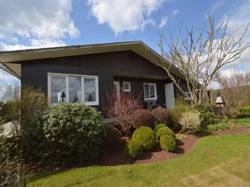 Bernister Ski Chalet | Cozy Chalet with Pond, Malmedy