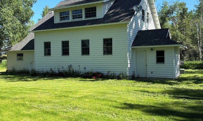 Kalispell Cottage | Cozy charming Flathead Valley Cottage, under the shadow of the Swan Mountains