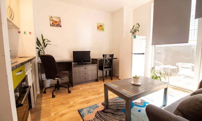 Carlton South Apartment | Cozy City Apartment - 1 Bedroom with Balcony