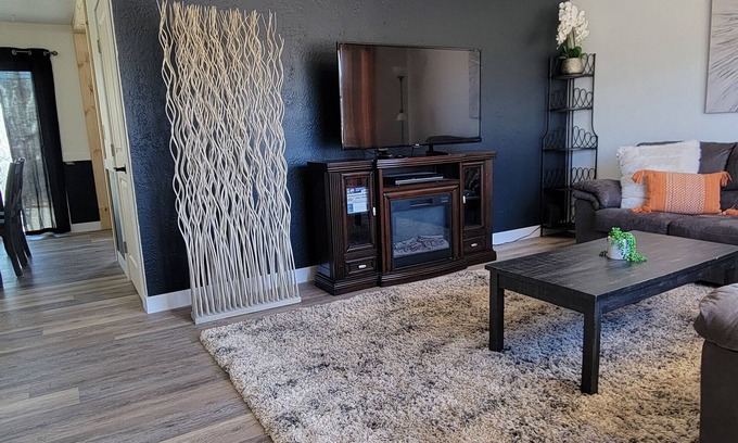 Greeley House | Cozy & Classy Twist near UNC/Hospital