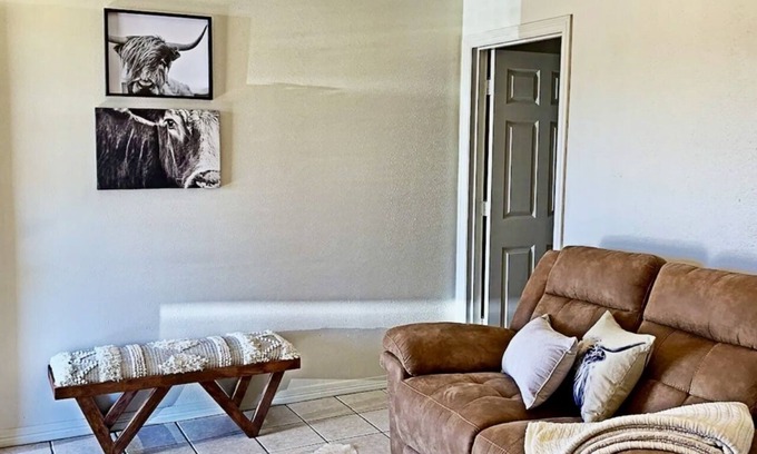 Madisonville Apartment | Cozy, clean and lovely 1 bedroom apartment with full kitchen. Pet friendly!
