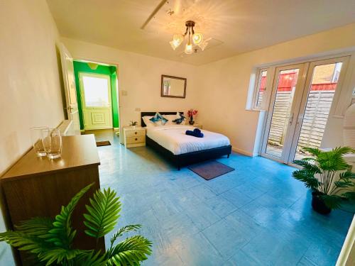 Tunstall House | Cozy Comfort Suite