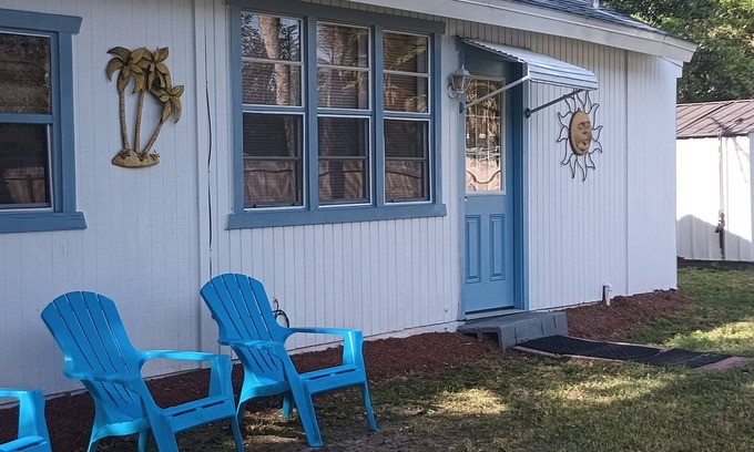 Harbor Oaks Cottage | Cozy Comfortable 1/1 bedroom Cottage