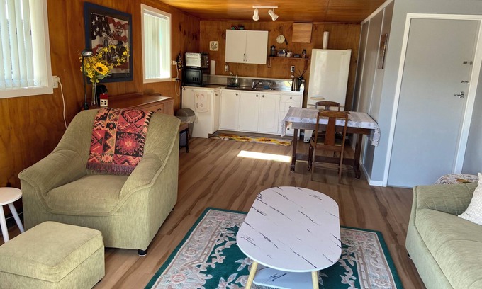 Whakatane Apartment | Cozy & comfortable, dog friendly cottage and close to CBD
