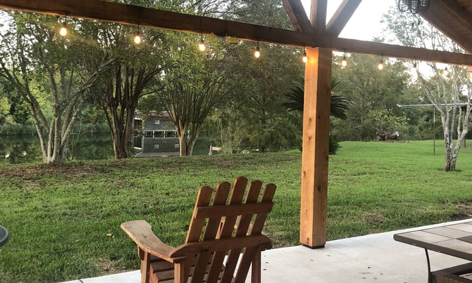 Natchitoches House | Cozy, comfortable home overlooking Cane River -15 min from downtown Natchitoches